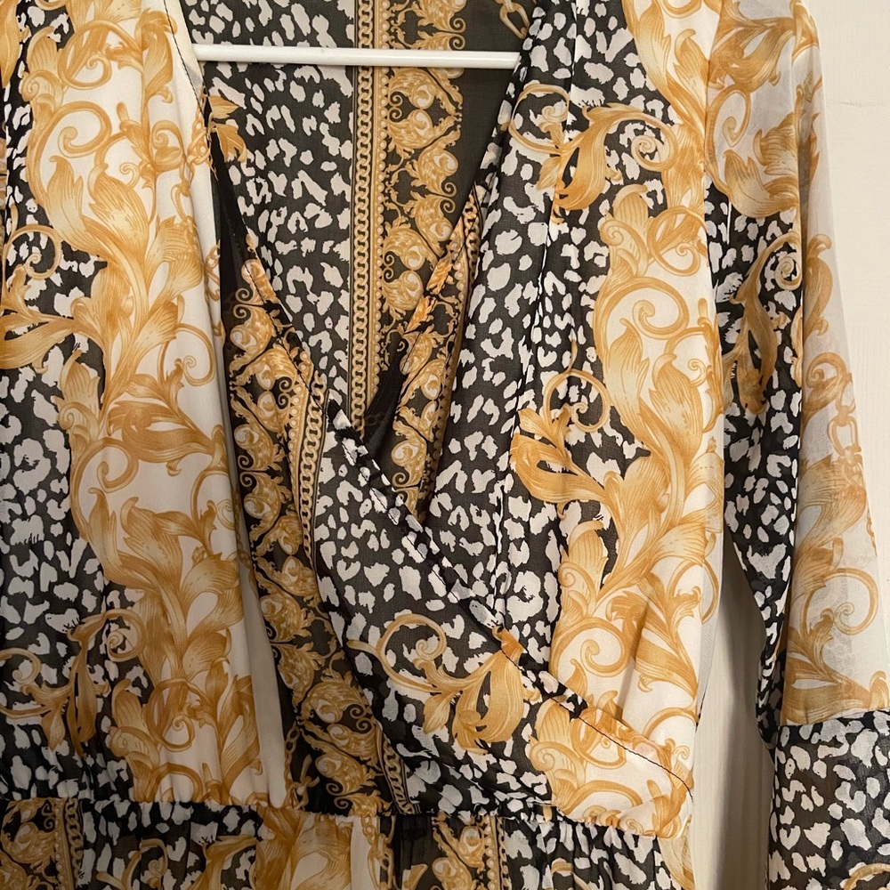 A beautiful dress size medium with flair sleeves